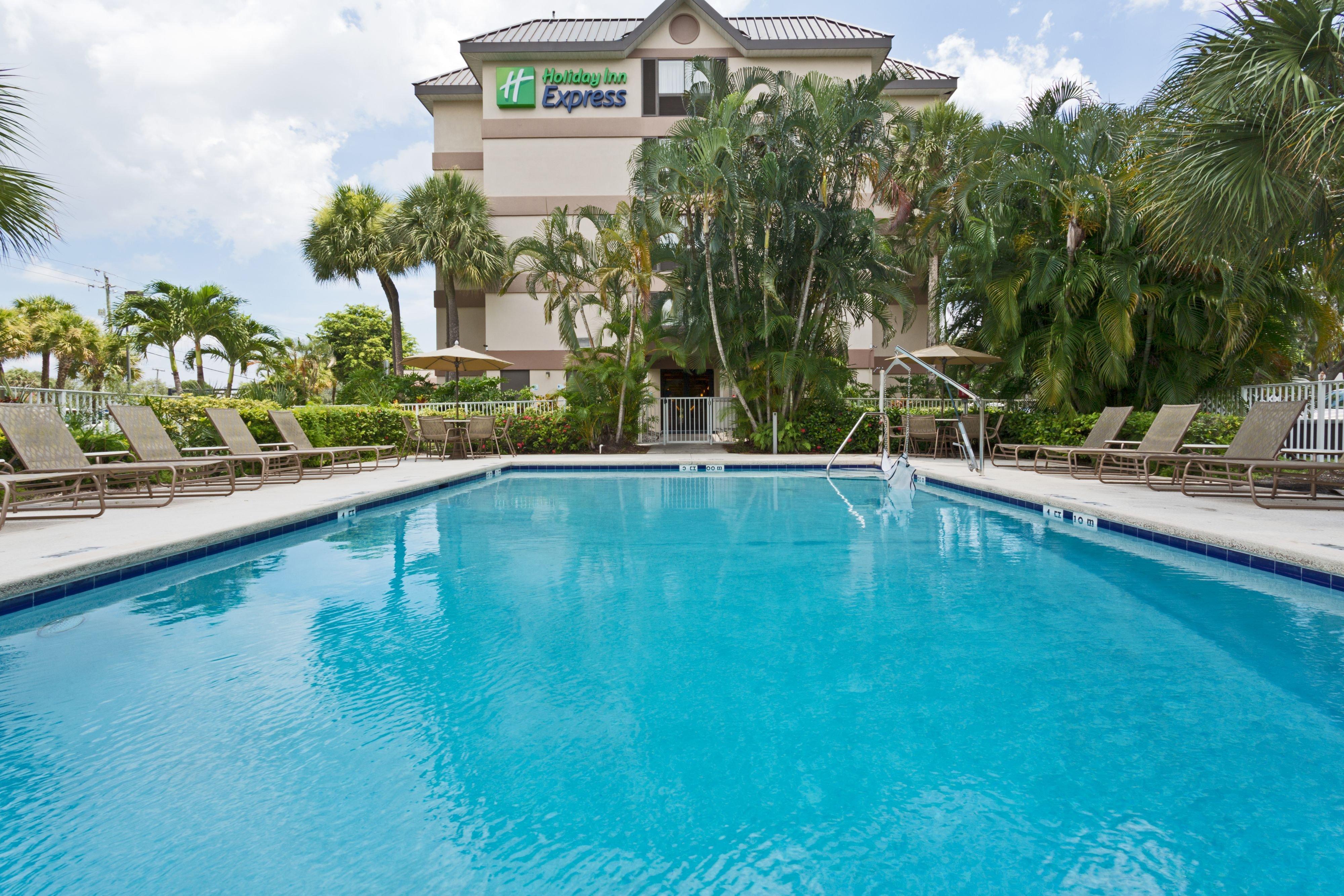Holiday Inn Express Fort Lauderdale North - Executive Airport By Ihg Экстерьер фото