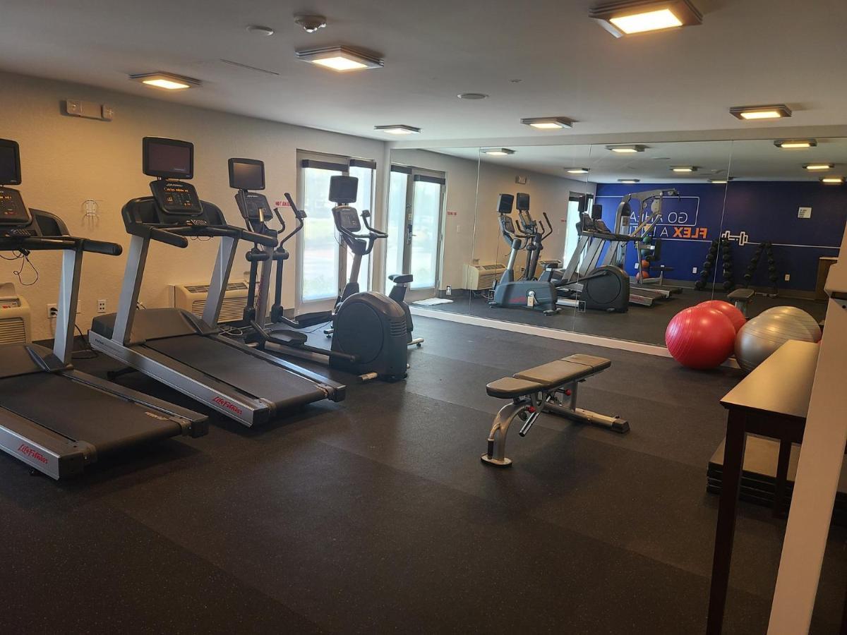 Holiday Inn Express Fort Lauderdale North - Executive Airport By Ihg Экстерьер фото