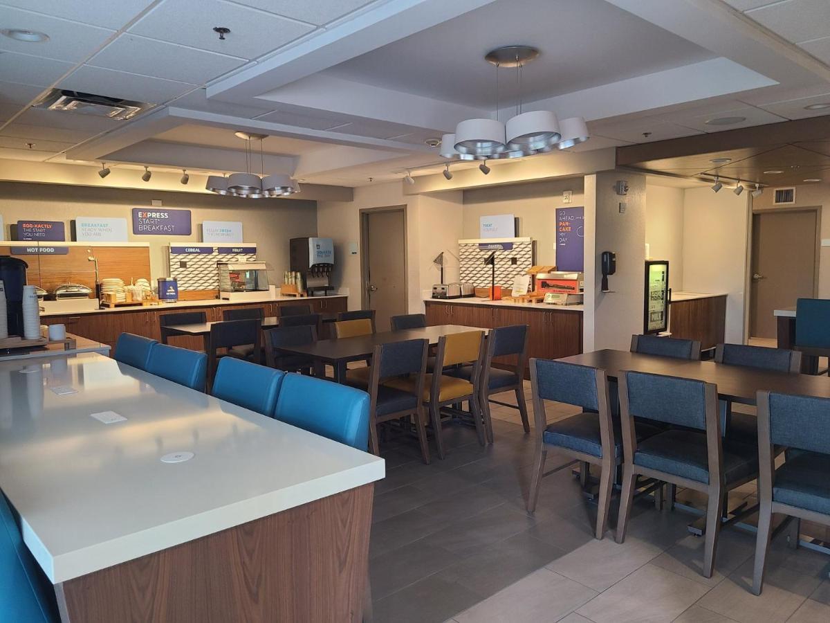 Holiday Inn Express Fort Lauderdale North - Executive Airport By Ihg Экстерьер фото