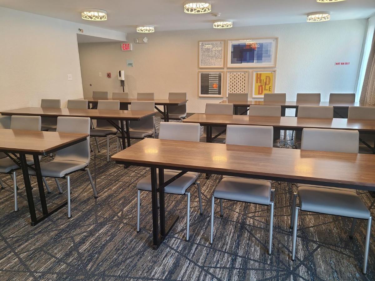 Holiday Inn Express Fort Lauderdale North - Executive Airport By Ihg Экстерьер фото