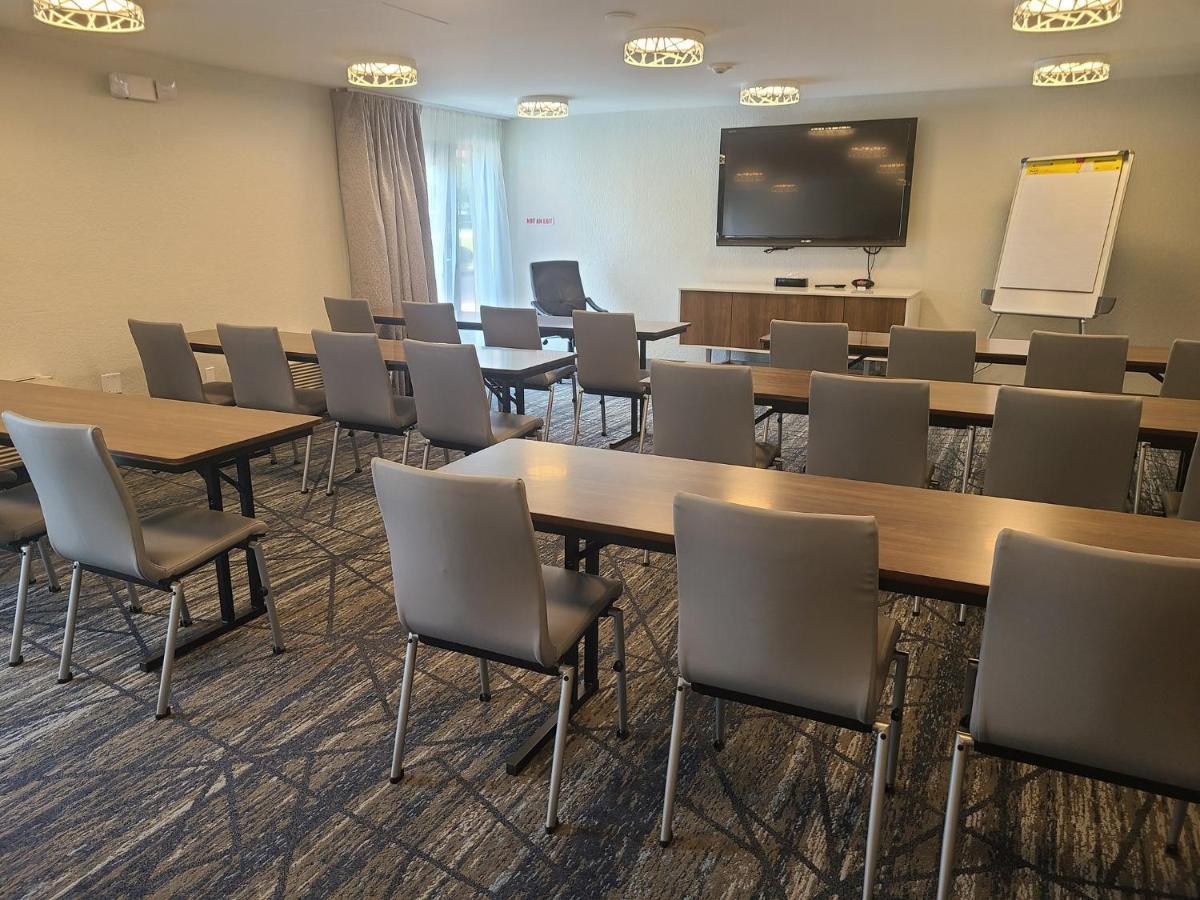 Holiday Inn Express Fort Lauderdale North - Executive Airport By Ihg Экстерьер фото