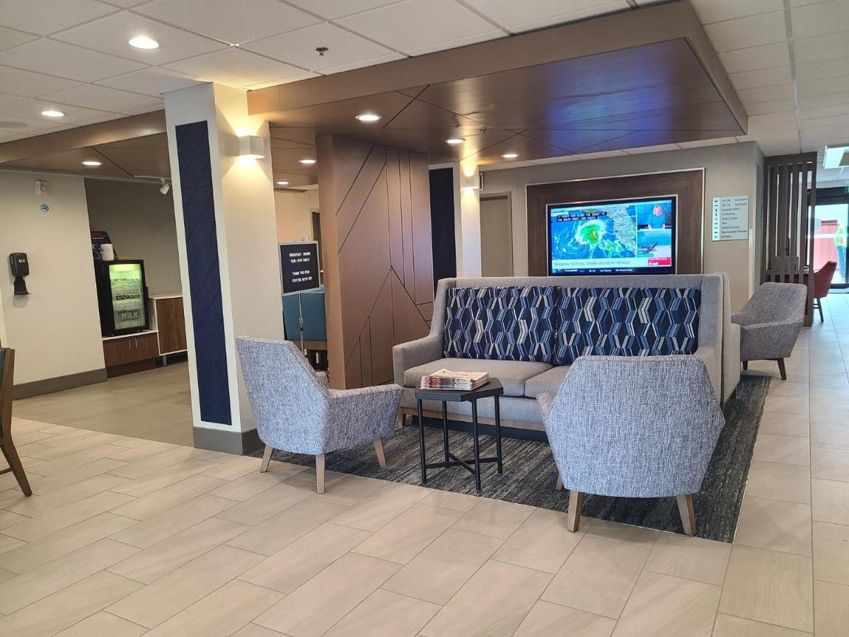 Holiday Inn Express Fort Lauderdale North - Executive Airport By Ihg Экстерьер фото