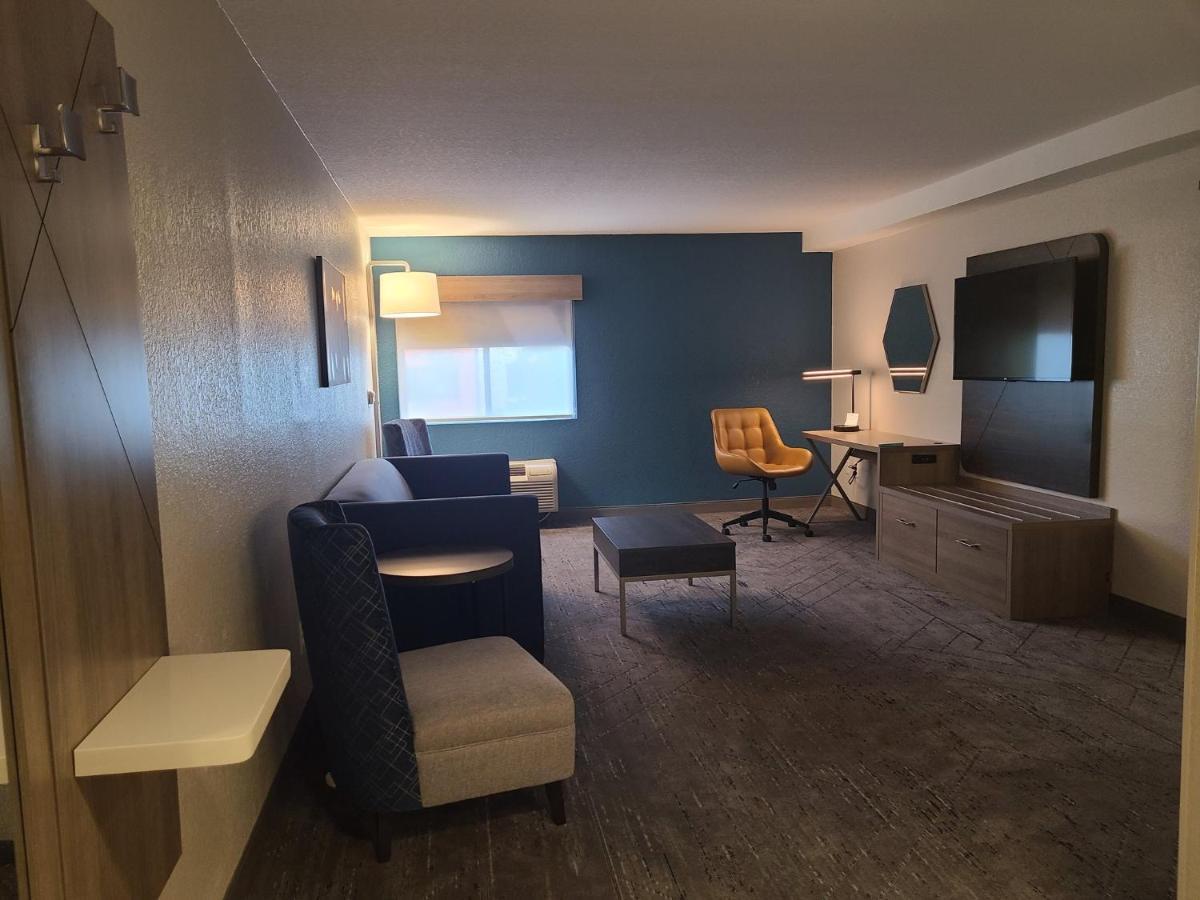 Holiday Inn Express Fort Lauderdale North - Executive Airport By Ihg Экстерьер фото