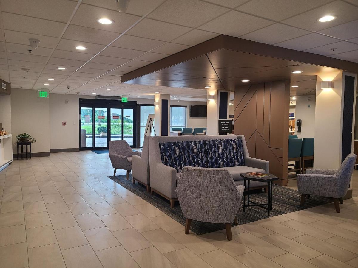 Holiday Inn Express Fort Lauderdale North - Executive Airport By Ihg Экстерьер фото