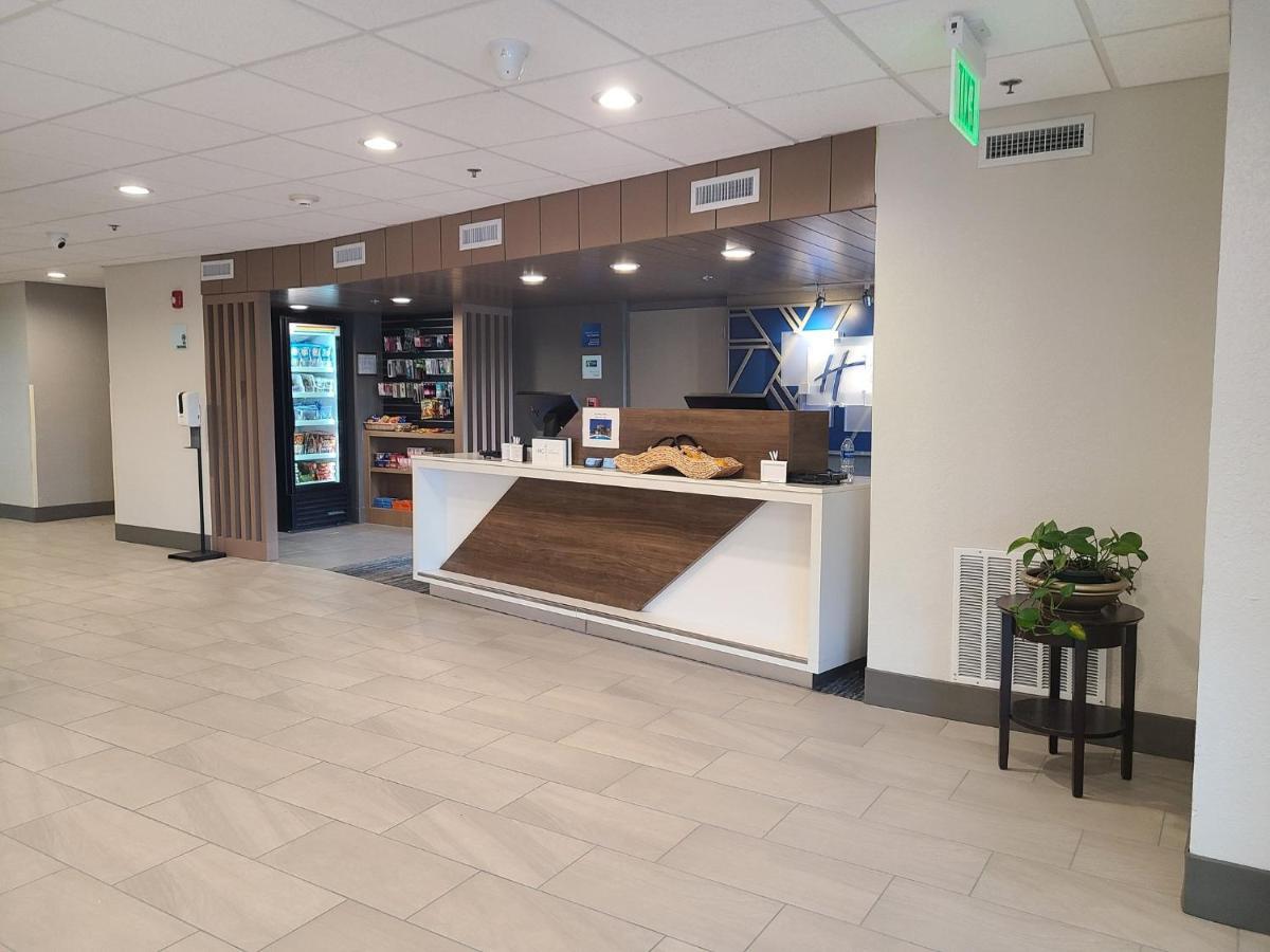 Holiday Inn Express Fort Lauderdale North - Executive Airport By Ihg Экстерьер фото