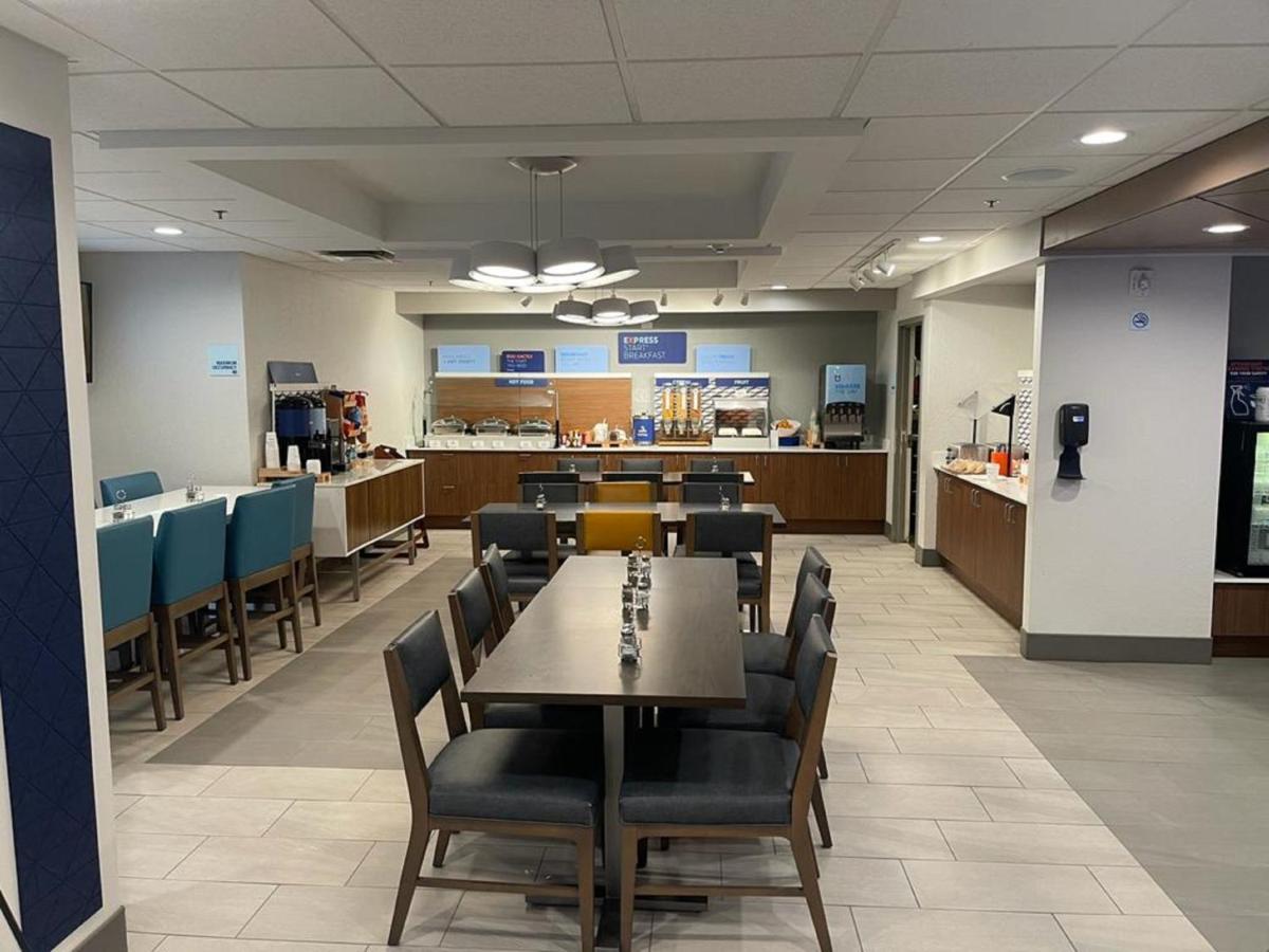 Holiday Inn Express Fort Lauderdale North - Executive Airport By Ihg Экстерьер фото
