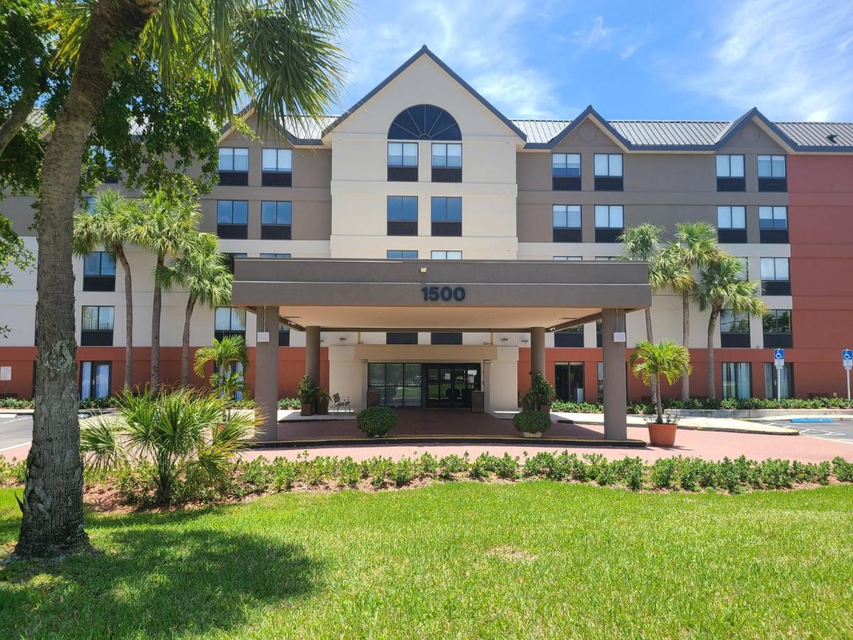 Holiday Inn Express Fort Lauderdale North - Executive Airport By Ihg Экстерьер фото