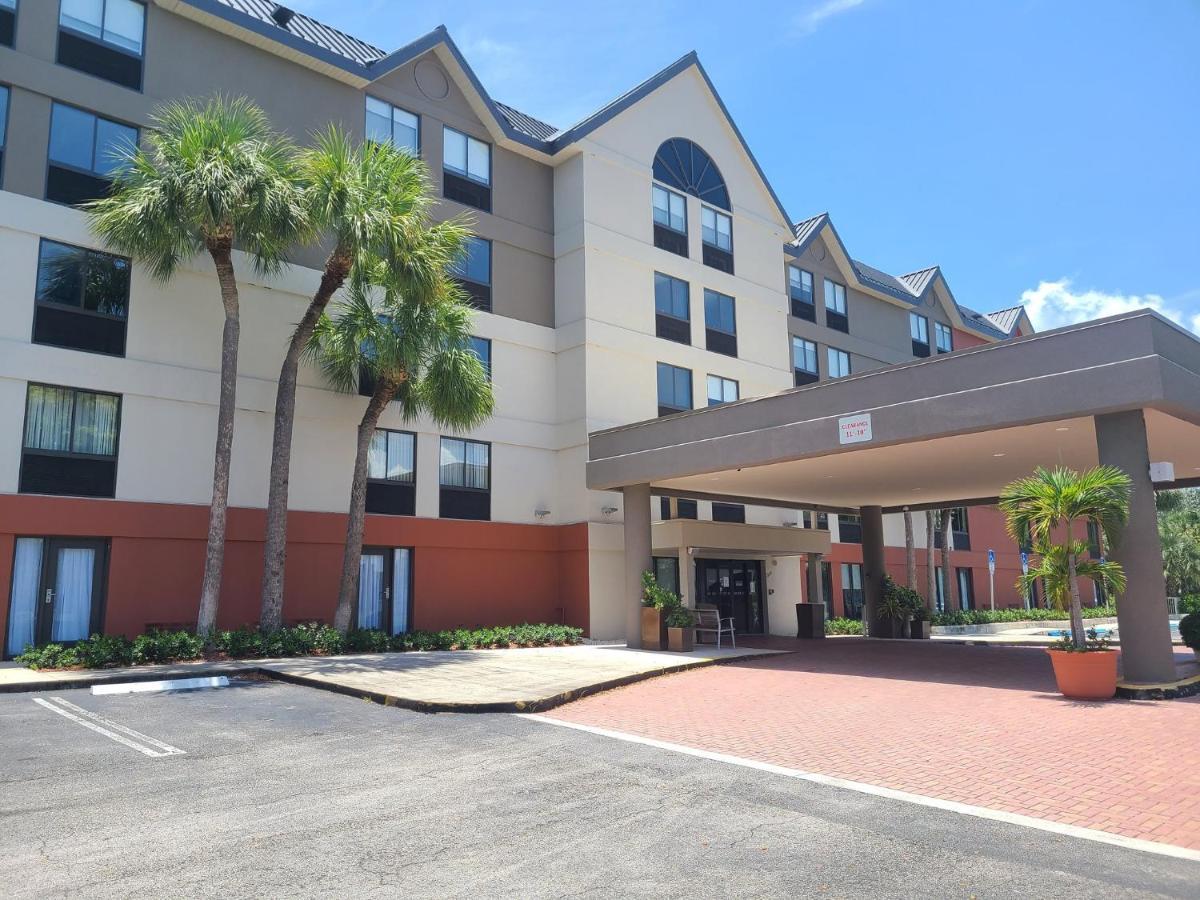 Holiday Inn Express Fort Lauderdale North - Executive Airport By Ihg Экстерьер фото