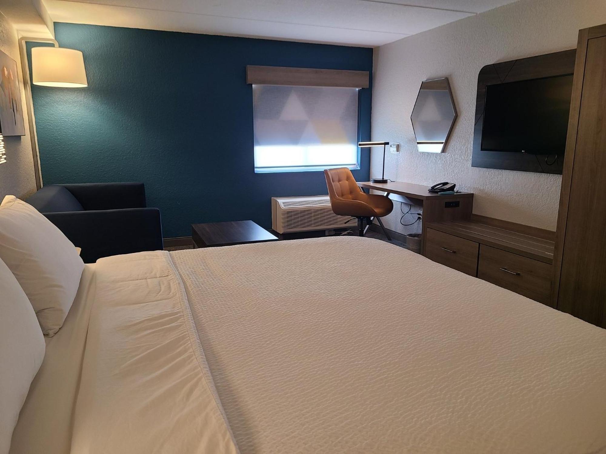 Holiday Inn Express Fort Lauderdale North - Executive Airport By Ihg Экстерьер фото