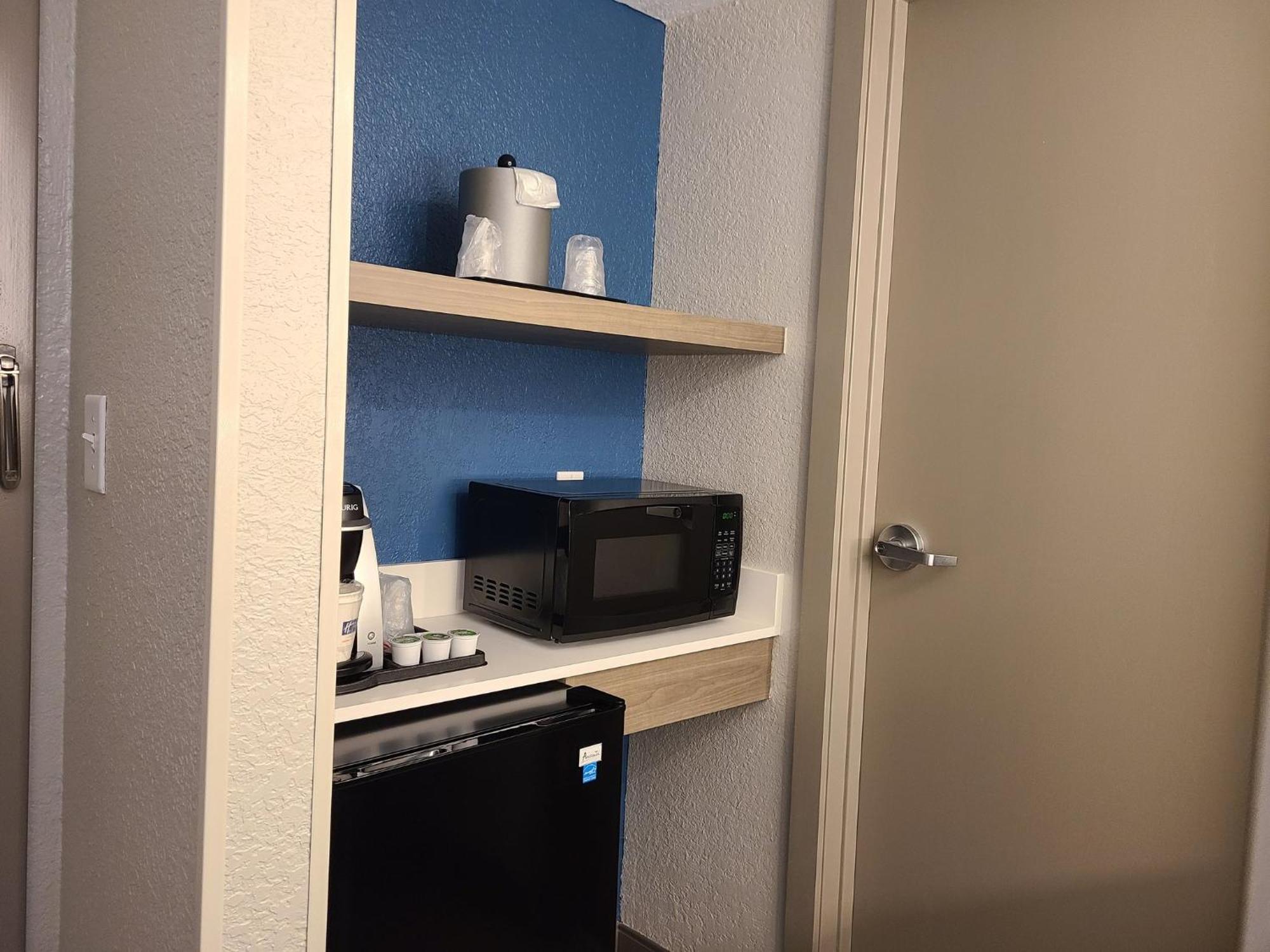 Holiday Inn Express Fort Lauderdale North - Executive Airport By Ihg Экстерьер фото