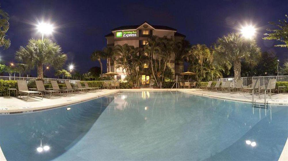 Holiday Inn Express Fort Lauderdale North - Executive Airport By Ihg Экстерьер фото